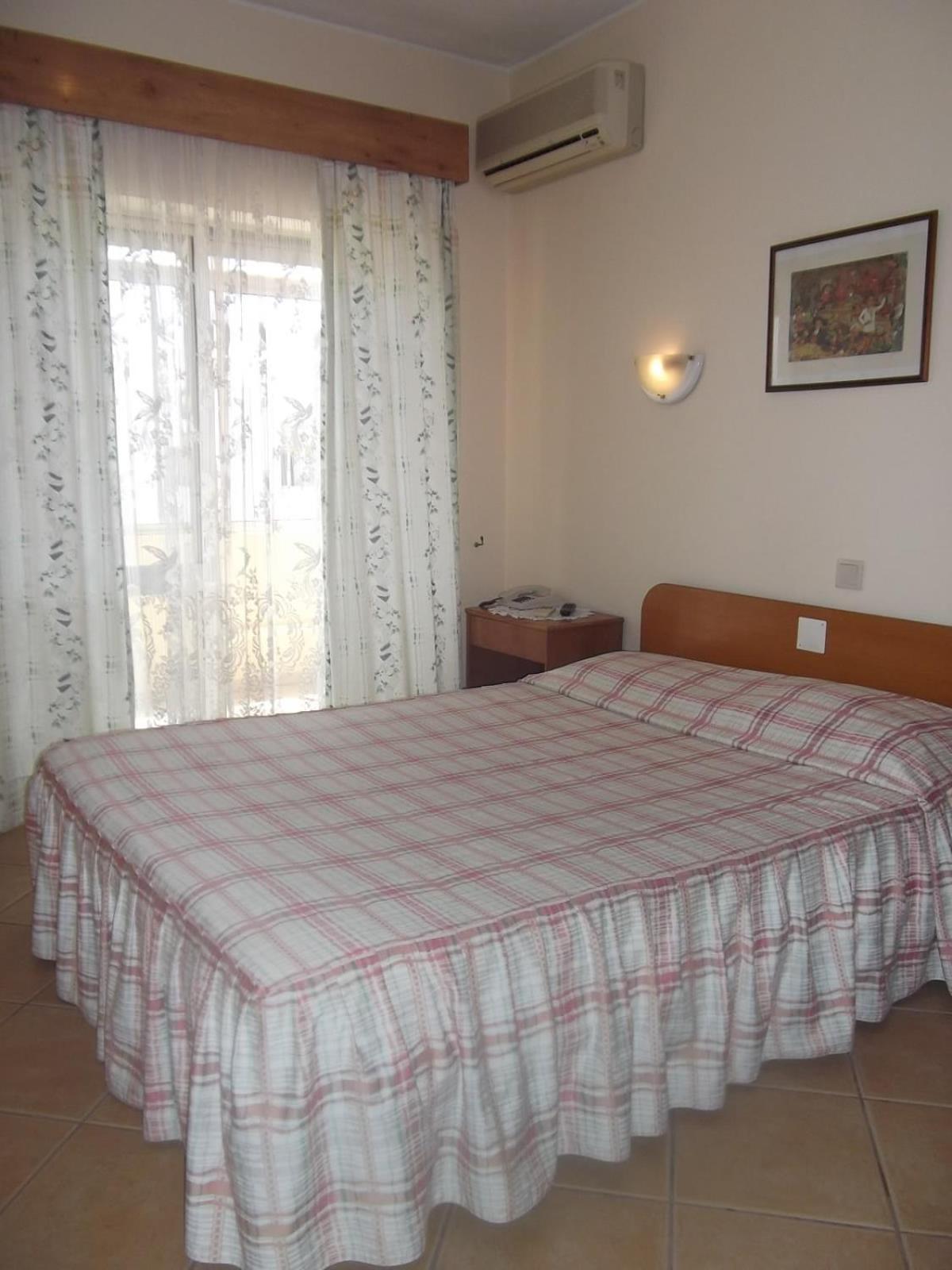 Residencial Nosso Paraiso Bed and Breakfast Quarteira Rum bild