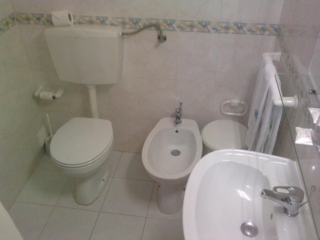 Residencial Nosso Paraiso Bed and Breakfast Quarteira Rum bild