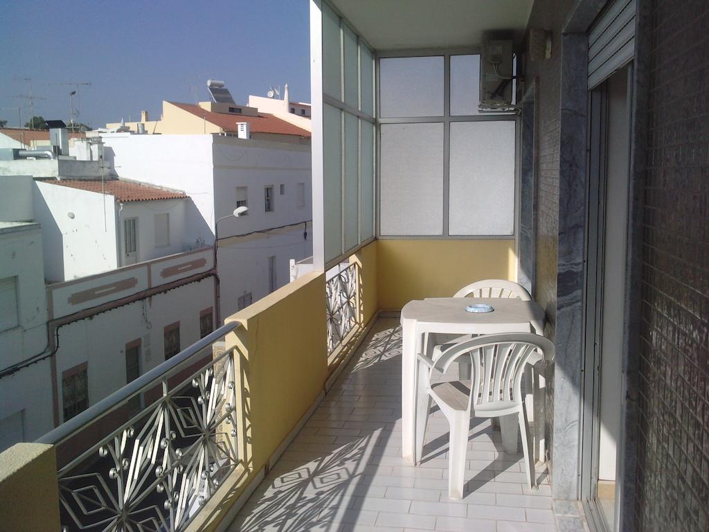 Residencial Nosso Paraiso Bed and Breakfast Quarteira Rum bild