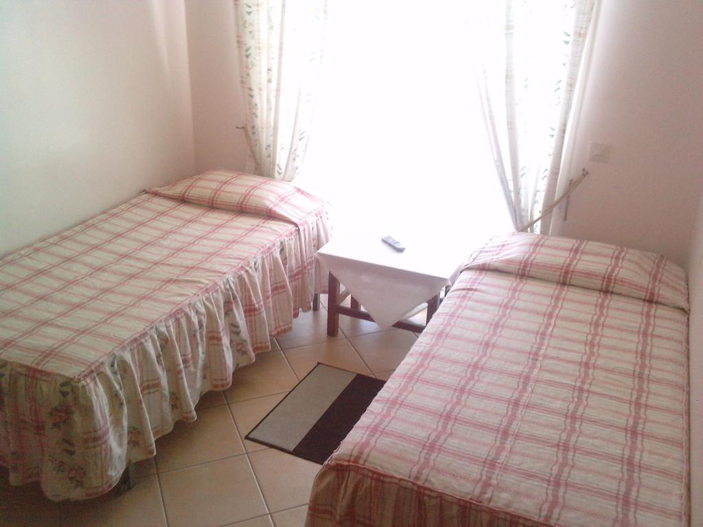 Residencial Nosso Paraiso Bed and Breakfast Quarteira Rum bild
