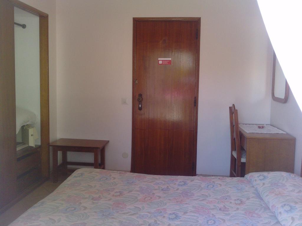 Residencial Nosso Paraiso Bed and Breakfast Quarteira Rum bild