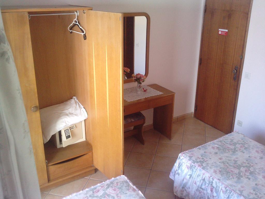 Residencial Nosso Paraiso Bed and Breakfast Quarteira Rum bild