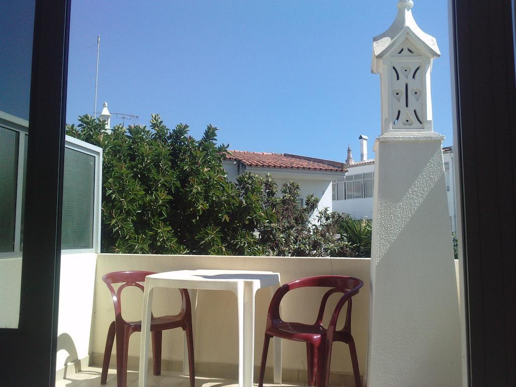 Residencial Nosso Paraiso Bed and Breakfast Quarteira Rum bild